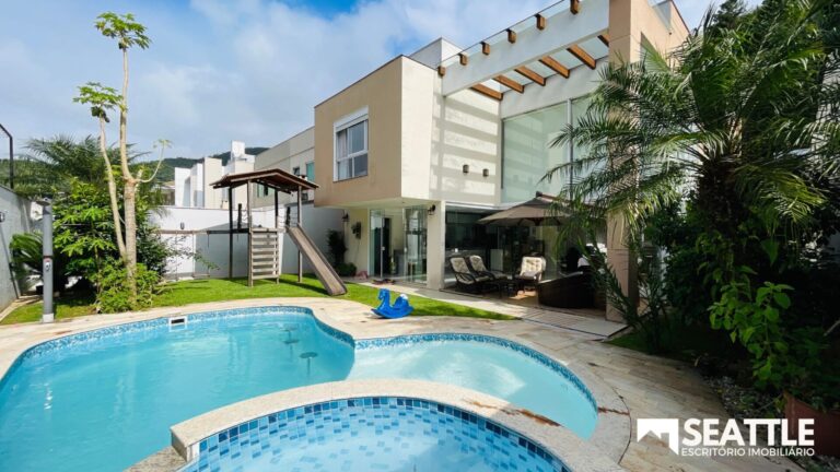 Sobrado para venda Alto padrão, 4 quartos + piscina bairro  Ressacada – Itajaí – SC BRL 2.299.000,00