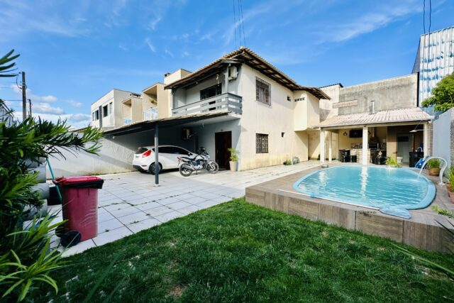 Casa para Venda com piscina tem 3 dormitórios e espaço gourmet fica no bairro Sao Vicente – Itajaí